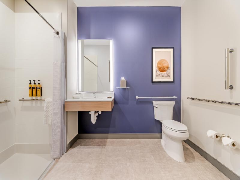 Best Western Plus Marquette Hotel & Suites image
