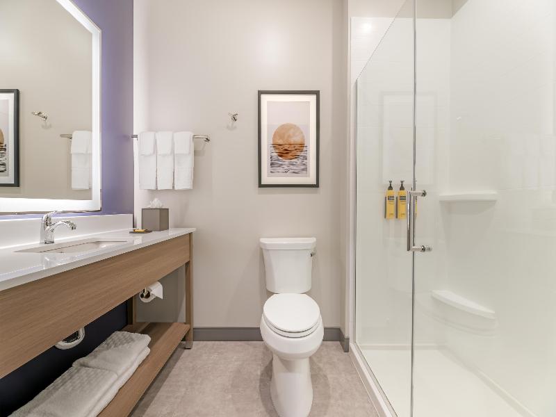 Best Western Plus Marquette Hotel & Suites image
