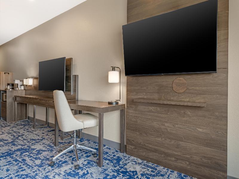 Best Western Plus Marquette Hotel & Suites image