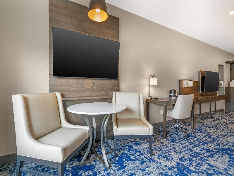 Best Western Plus Marquette Hotel & Suites image