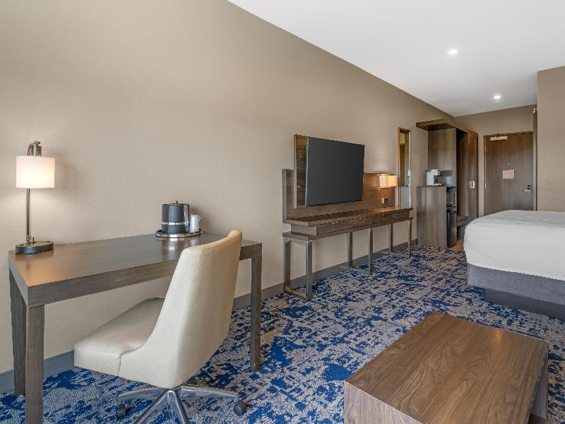 Best Western Plus Marquette Hotel & Suites image