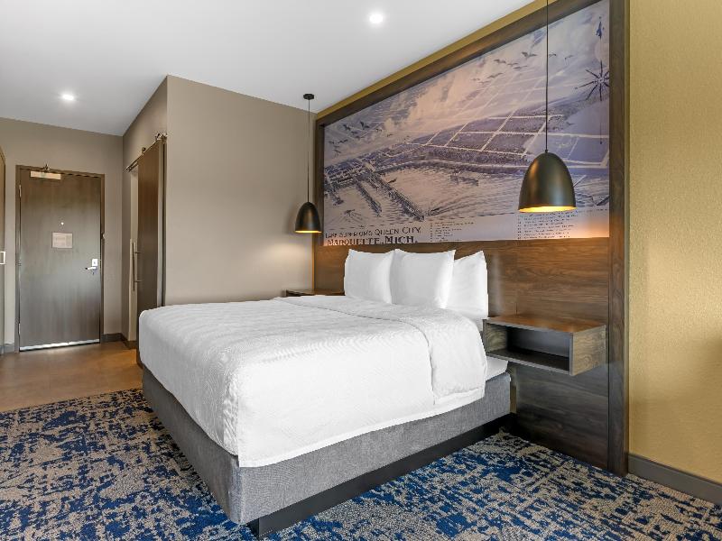 Best Western Plus Marquette Hotel & Suites image