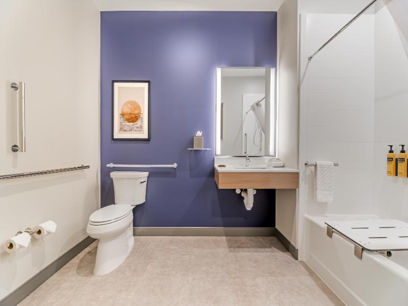 Best Western Plus Marquette Hotel & Suites image
