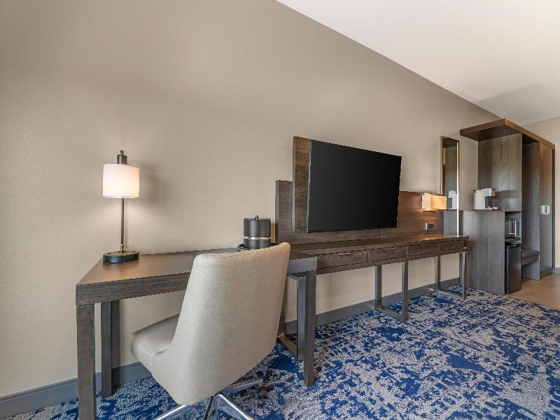 Best Western Plus Marquette Hotel & Suites image