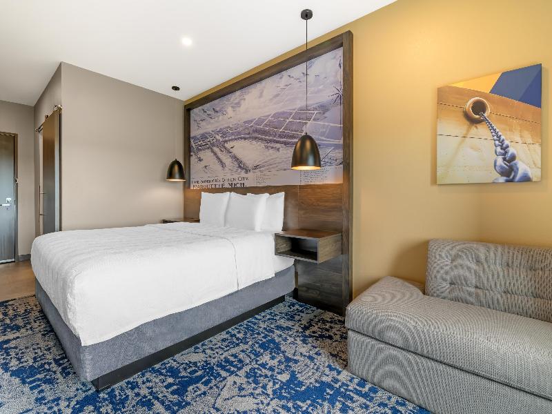Best Western Plus Marquette Hotel & Suites image