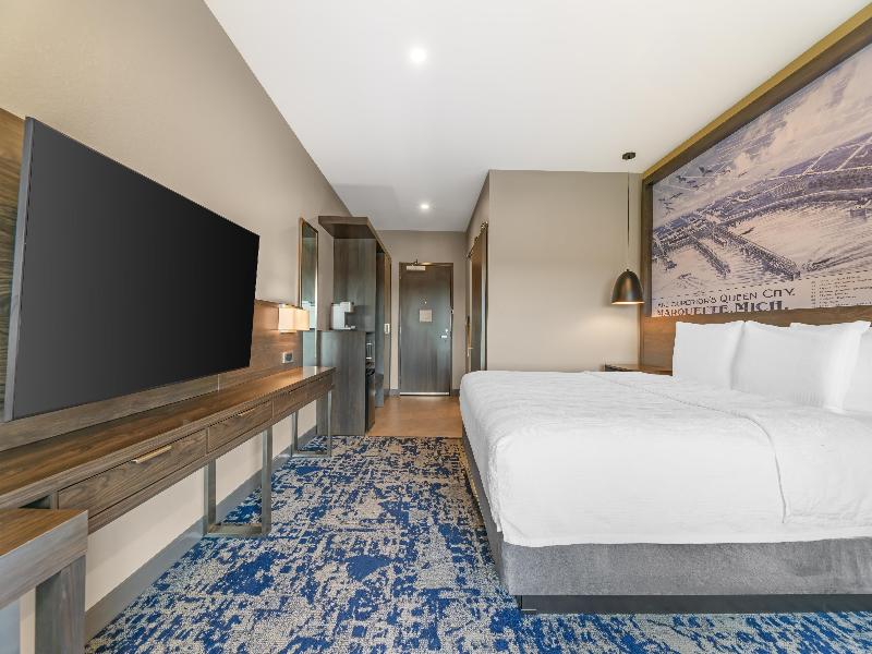 Best Western Plus Marquette Hotel & Suites image