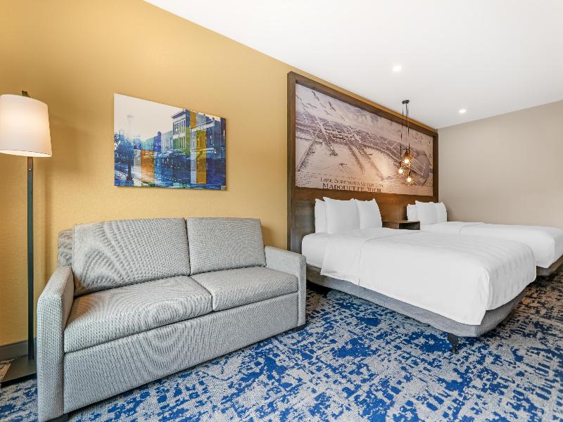 Best Western Plus Marquette Hotel & Suites image