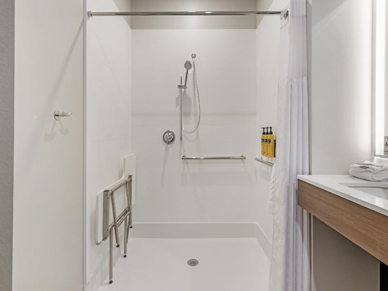 Best Western Plus Marquette Hotel & Suites image