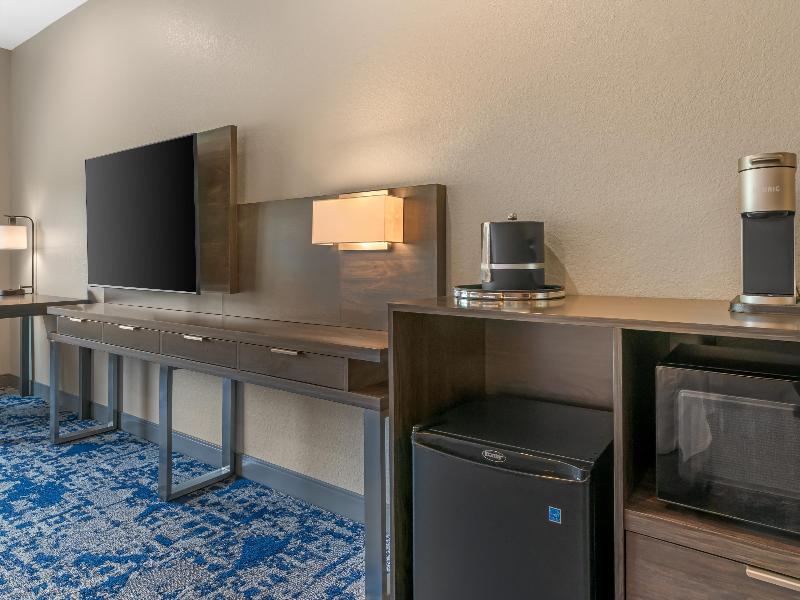 Best Western Plus Marquette Hotel & Suites image