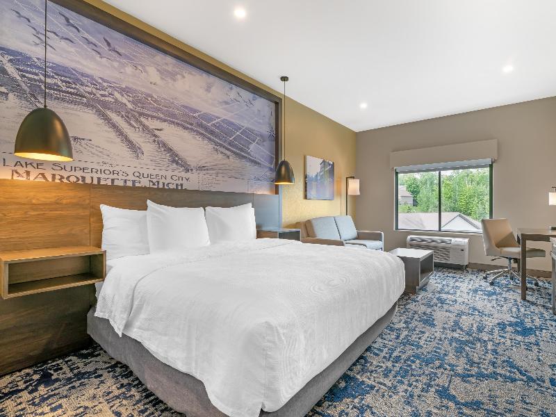 Best Western Plus Marquette Hotel & Suites image