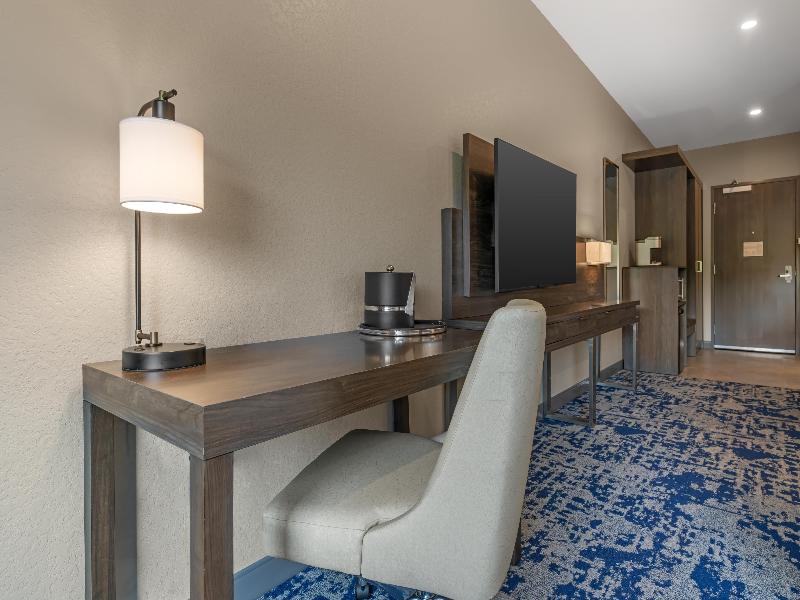 Best Western Plus Marquette Hotel & Suites image