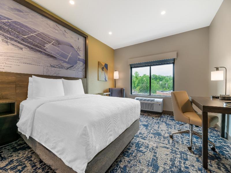 Best Western Plus Marquette Hotel & Suites image