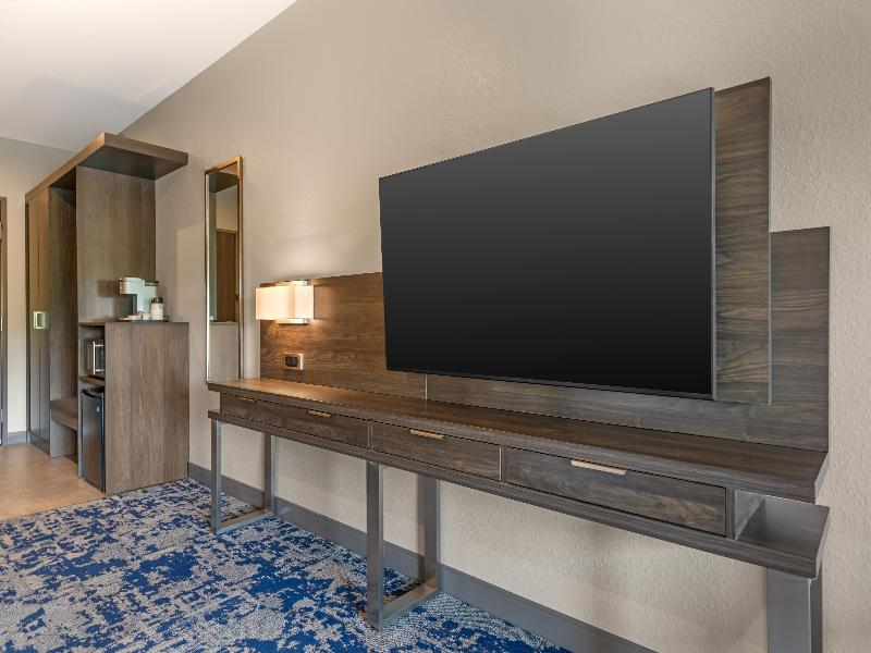Best Western Plus Marquette Hotel & Suites image