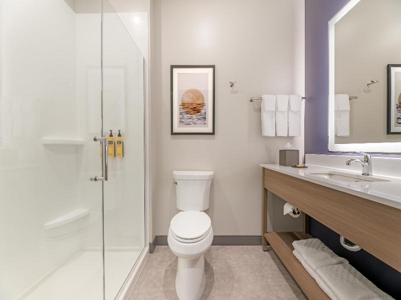 Best Western Plus Marquette Hotel & Suites image