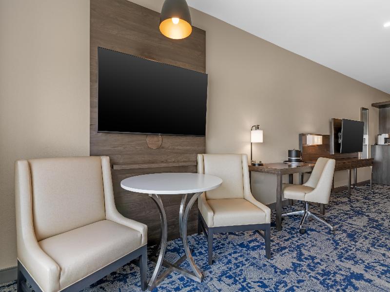 Best Western Plus Marquette Hotel & Suites image