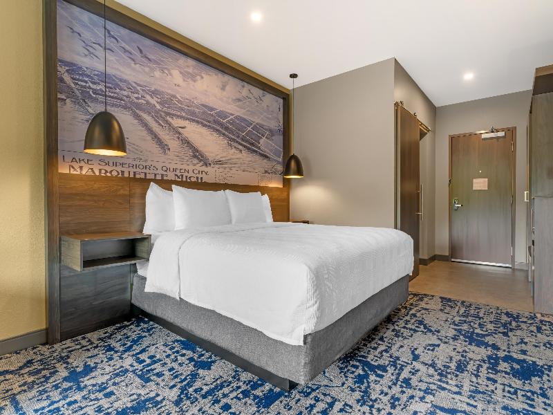 Best Western Plus Marquette Hotel & Suites image