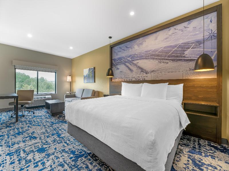 Best Western Plus Marquette Hotel & Suites image
