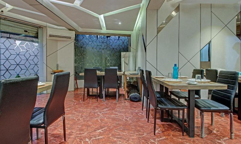 Treebo Glassotel image
