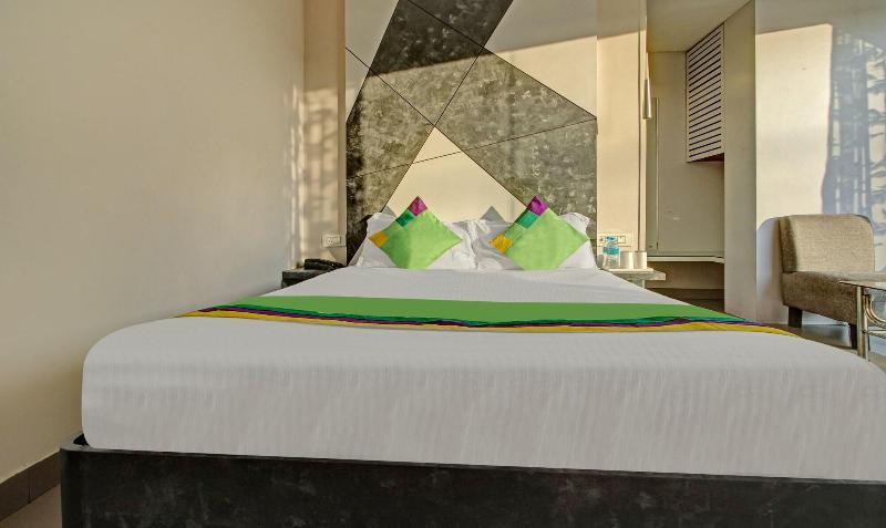 Treebo Glassotel image