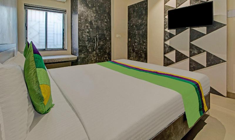 Treebo Glassotel image
