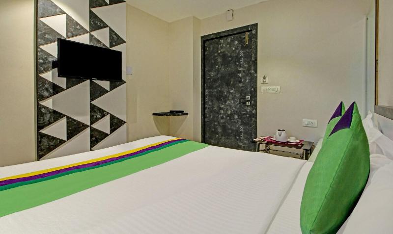 Treebo Glassotel image