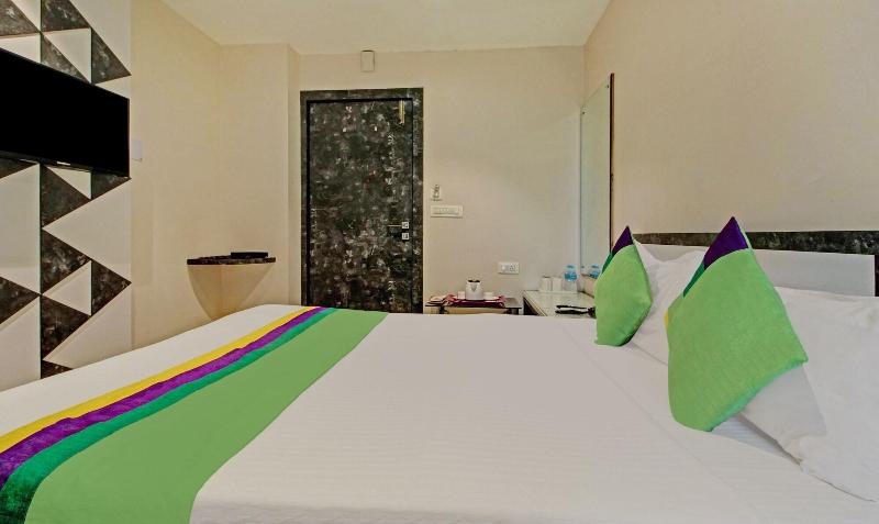Treebo Glassotel image