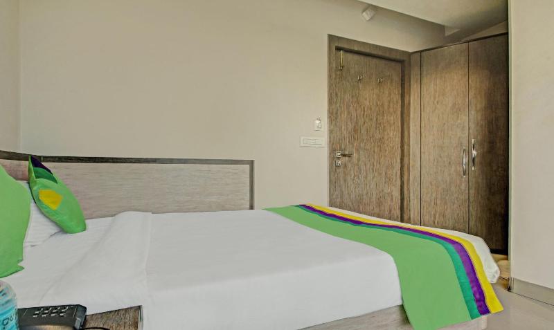 Treebo Glassotel image