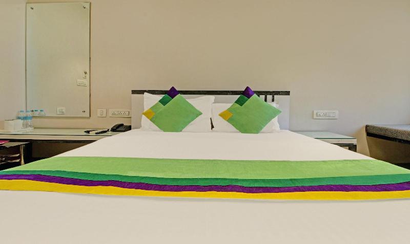 Treebo Glassotel image