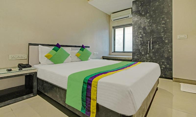 Treebo Glassotel image