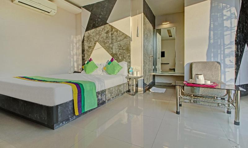 Treebo Glassotel image