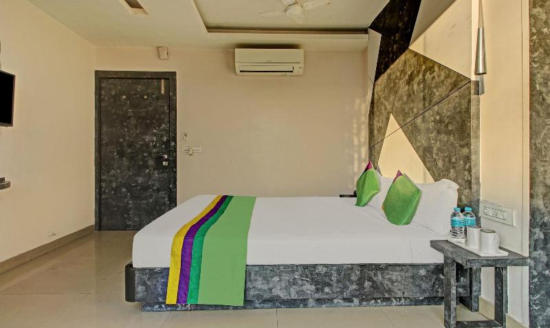 Treebo Glassotel image