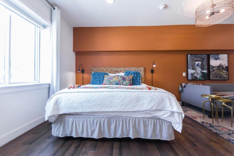 Bishop Arts Hotel By Qresorts image
