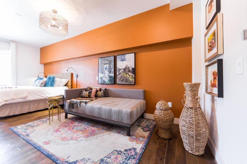 Bishop Arts Hotel By Qresorts image