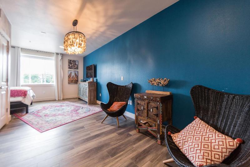 Bishop Arts Hotel By Qresorts image