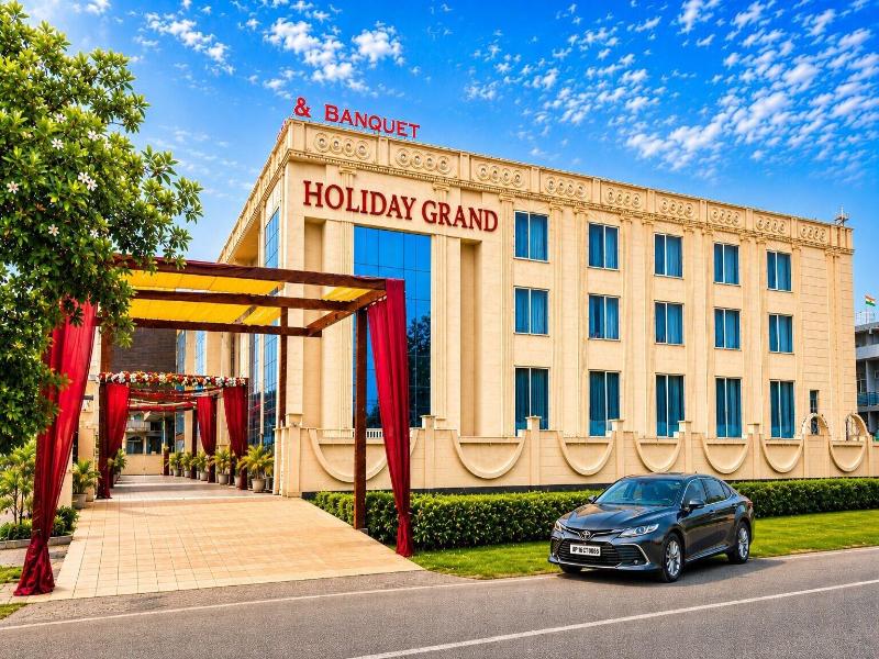 Hotel Holiday Grand Near Expo Mart image