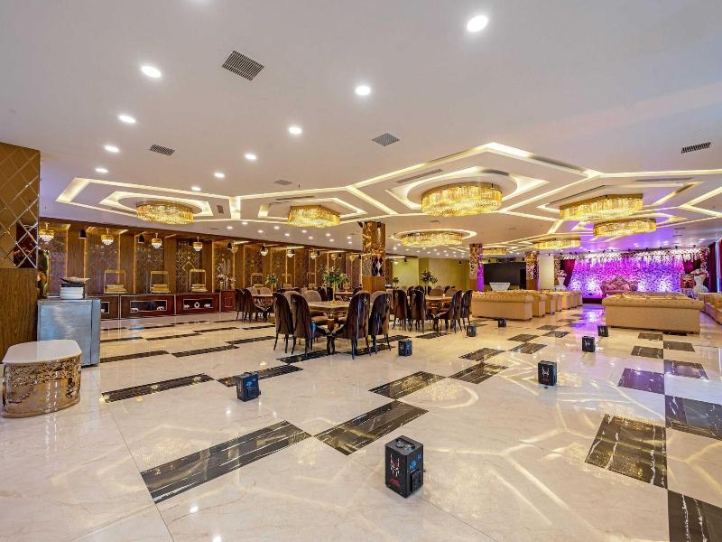 Hotel Holiday Grand Near Expo Mart image