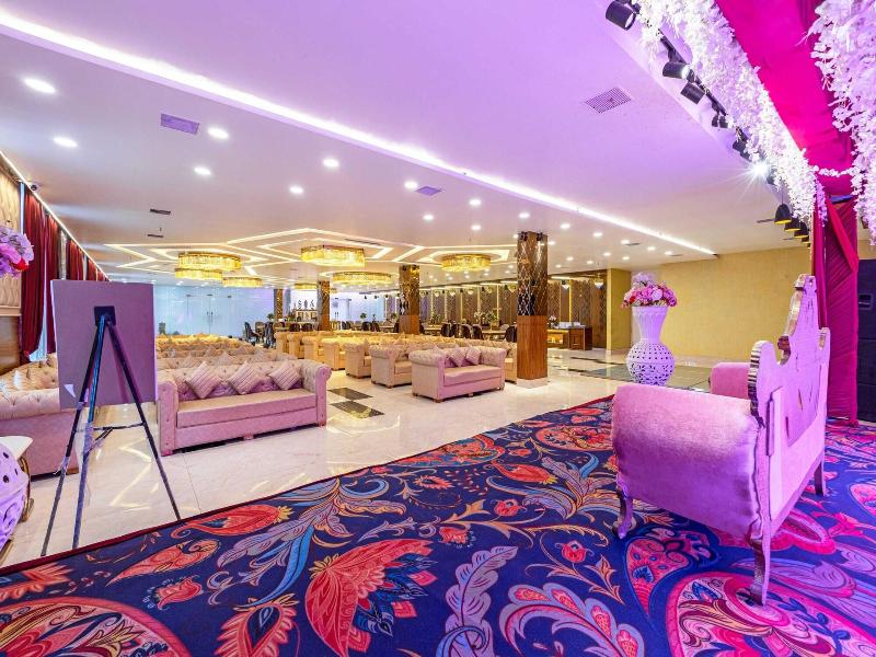 Hotel Holiday Grand Near Expo Mart image
