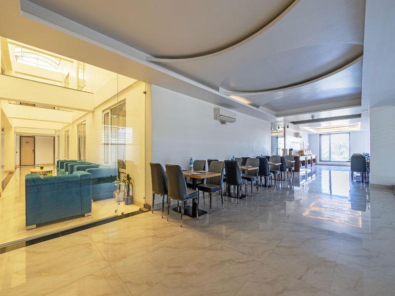 Hotel Holiday Grand Near Expo Mart image