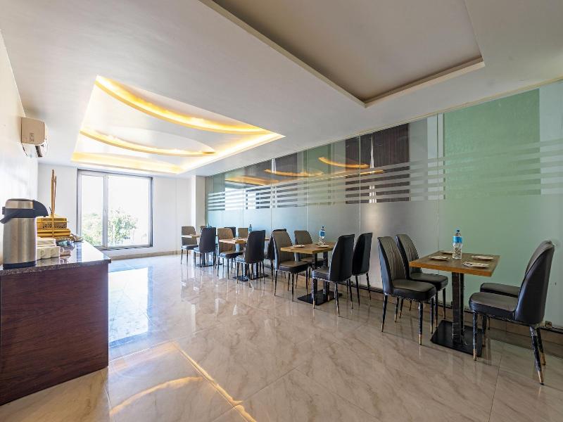 Hotel Holiday Grand Near Expo Mart image