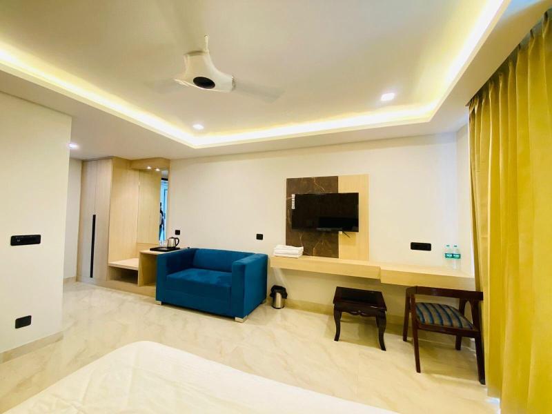 Hotel Holiday Grand Near Expo Mart image