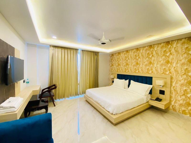 Hotel Holiday Grand Near Expo Mart image