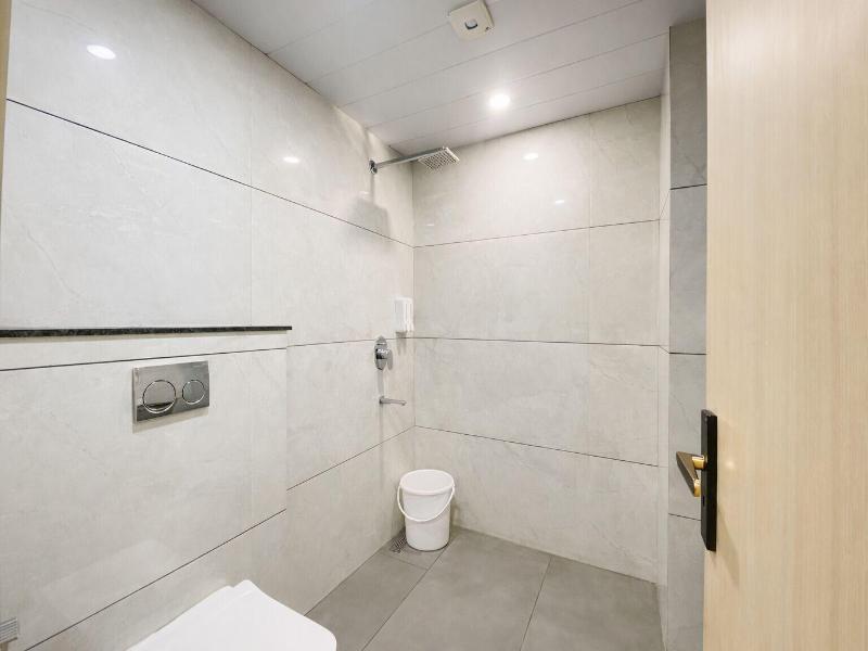 Hotel Holiday Grand Near Expo Mart image
