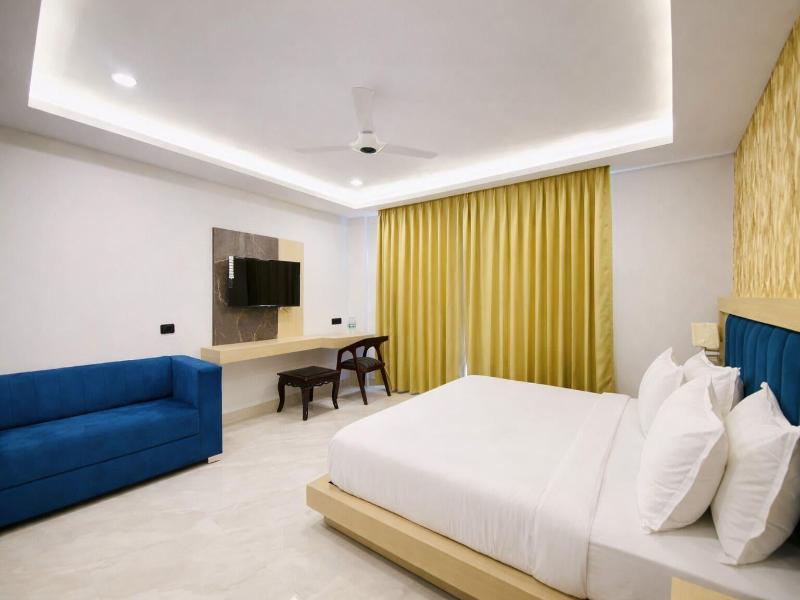 Hotel Holiday Grand Near Expo Mart image