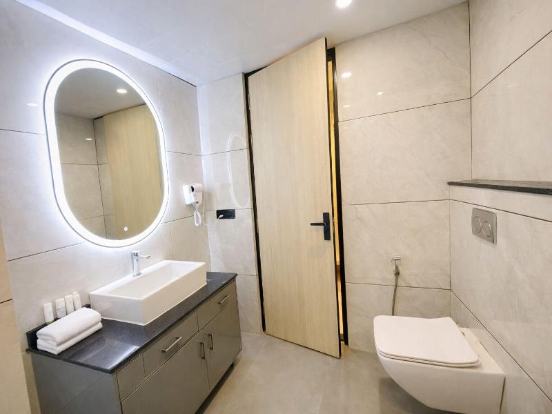 Hotel Holiday Grand Near Expo Mart image