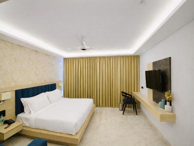 Hotel Holiday Grand Near Expo Mart image
