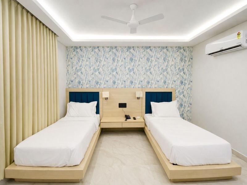 Hotel Holiday Grand Near Expo Mart image