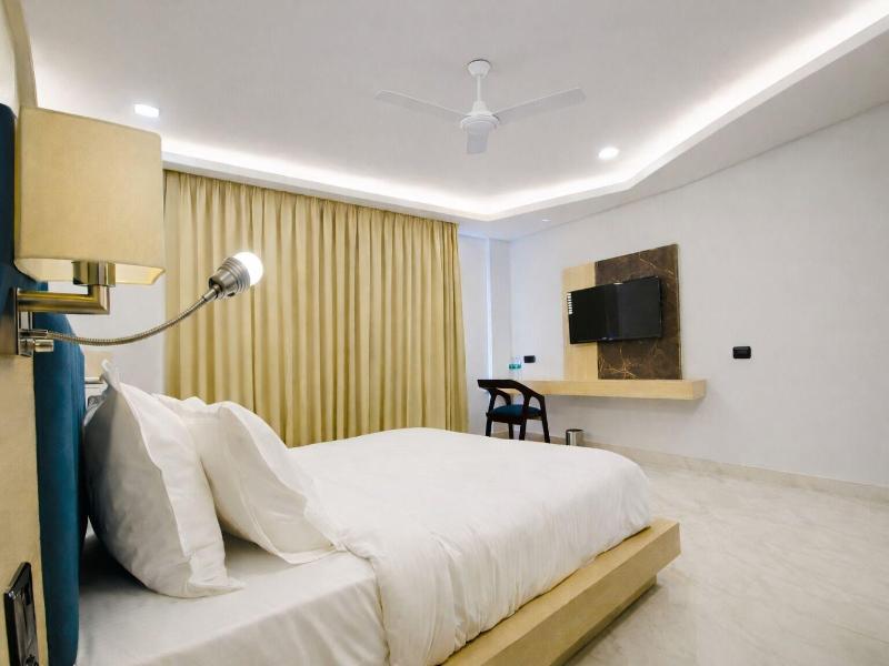 Hotel Holiday Grand Near Expo Mart image