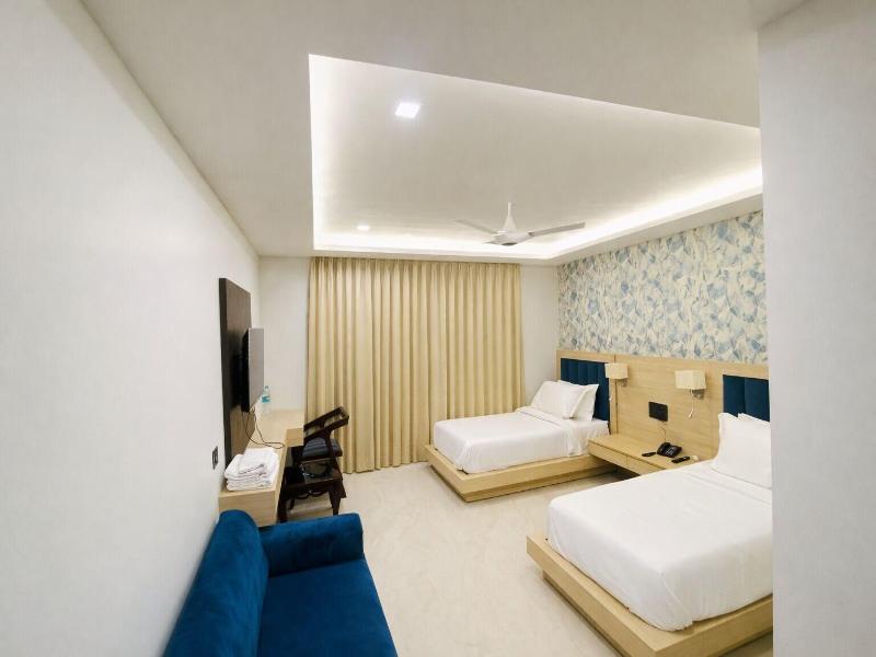 Hotel Holiday Grand Near Expo Mart image