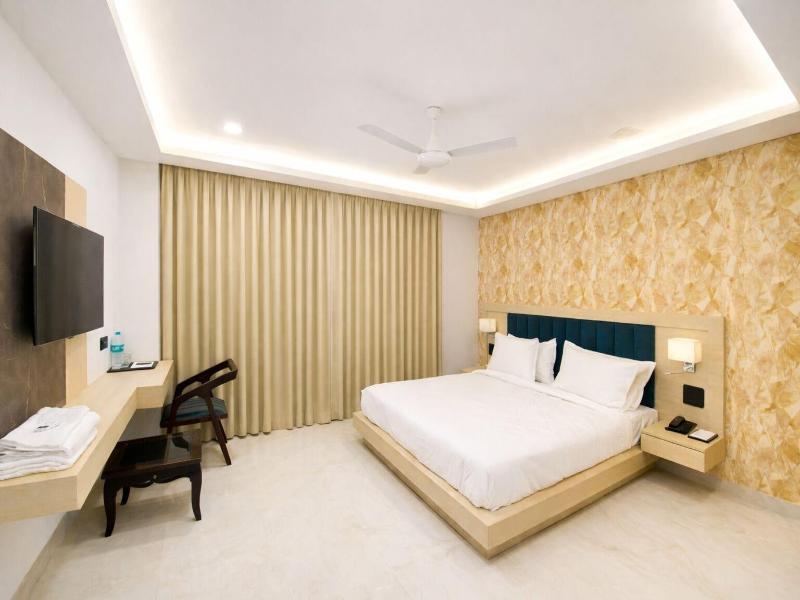 Hotel Holiday Grand Near Expo Mart image