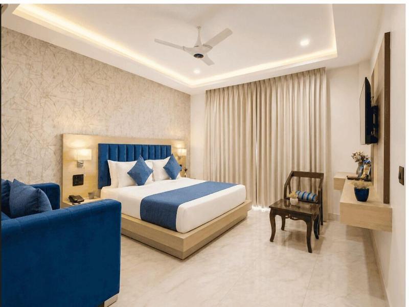 Hotel Holiday Grand Near Expo Mart image